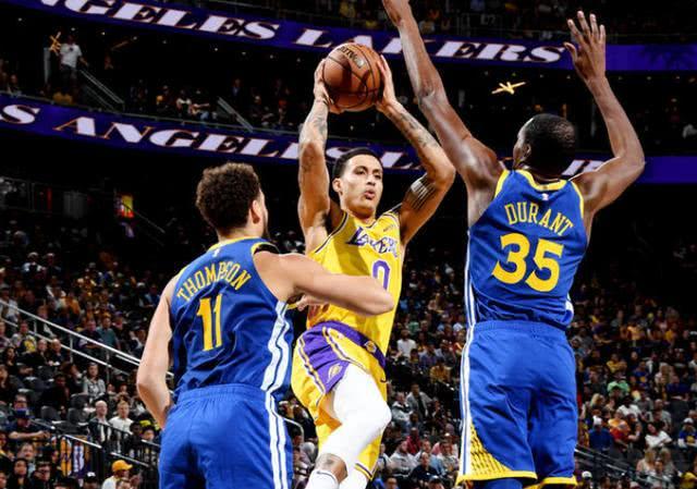  勇士险胜湖人，格林争议犯规引发冲突  