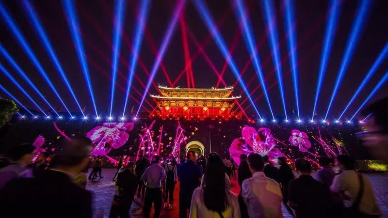  图卢兹主场灯光秀，庆祝百年俱乐部诞辰  